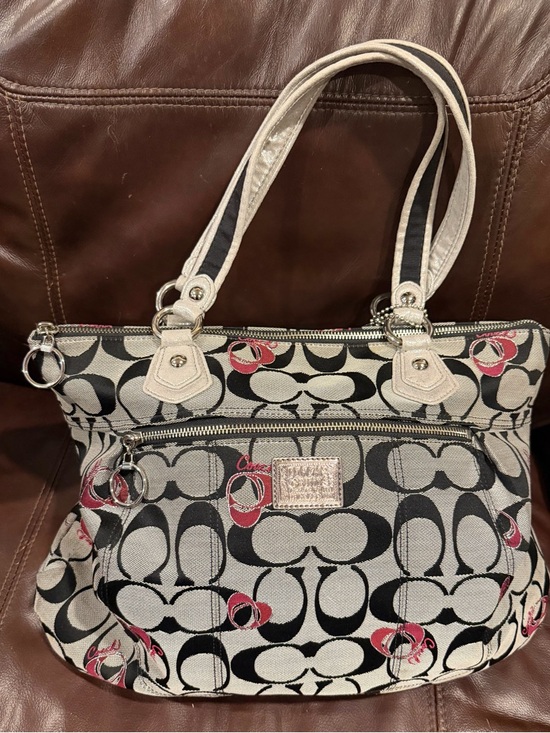 Coach Handbags - Coach Poppy